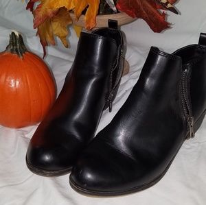 Dunes black ankle boots